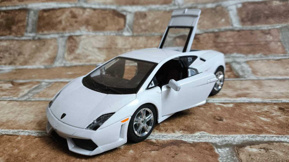 Машинка, іграшка Lamborghini Gallardo LP 560-4 1:24 - Maisto