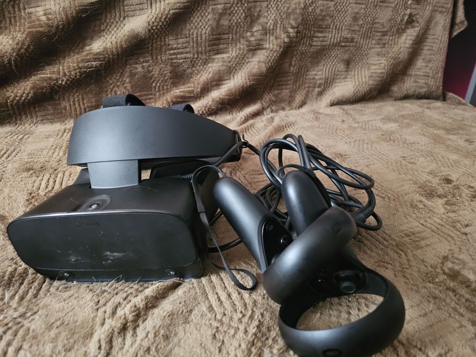 Продам Oculus rift s
