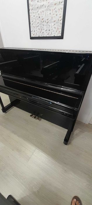 Piano vertical design Alemão Samick em excelente estado