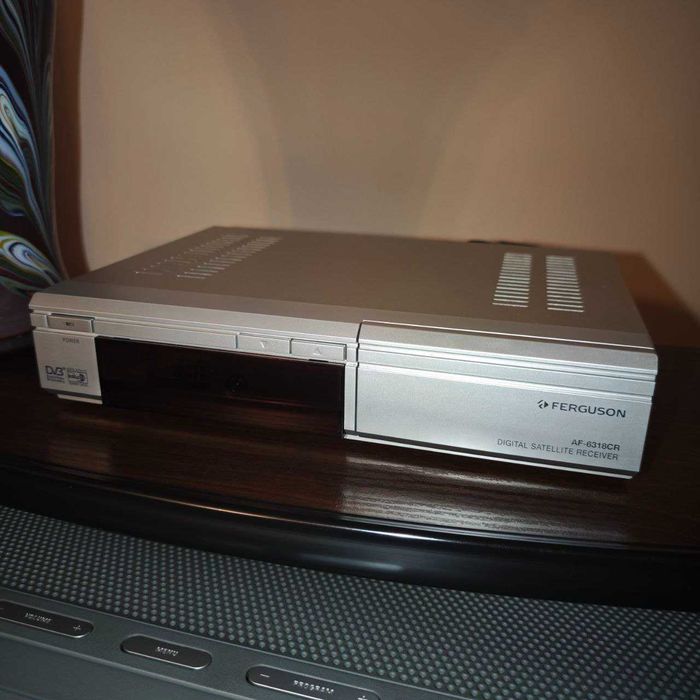 Супутникове ТВ: Антена, Головки (2 ТВ), Ресивери Ferguson та Q-SAT