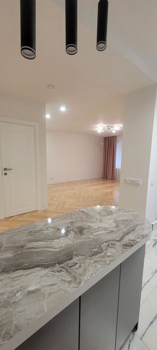 Продам 3 кім. квартиру в центрі біля метро Золоті Ворота