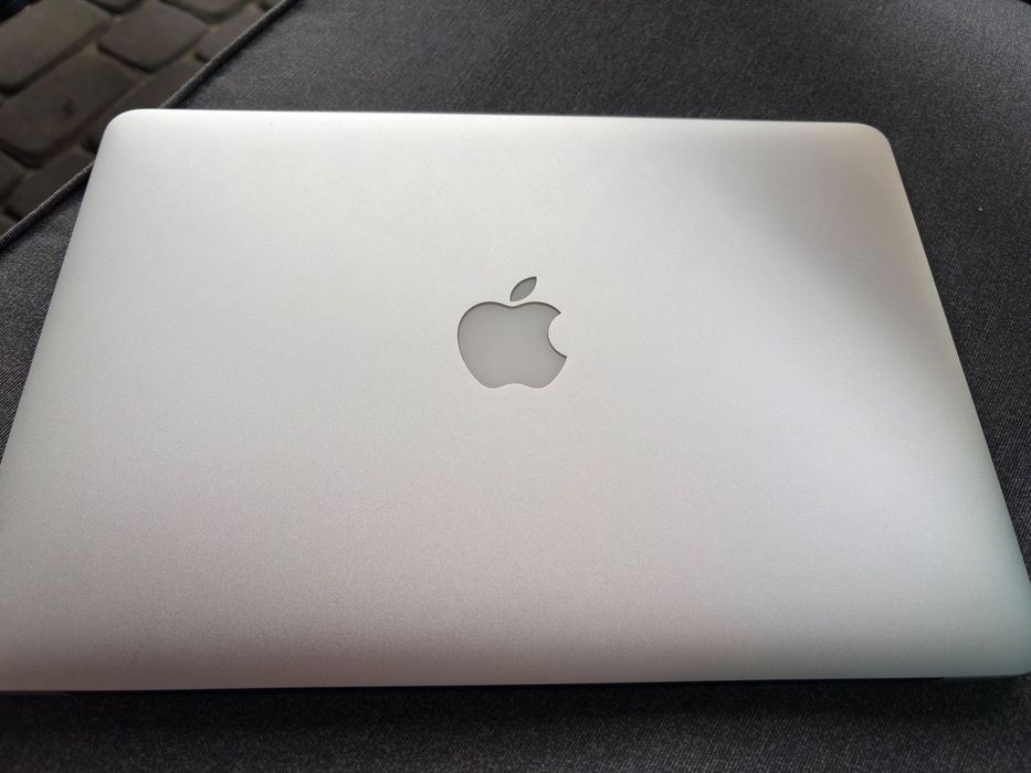 MacBook Air ( 13 - nich, early 2015)