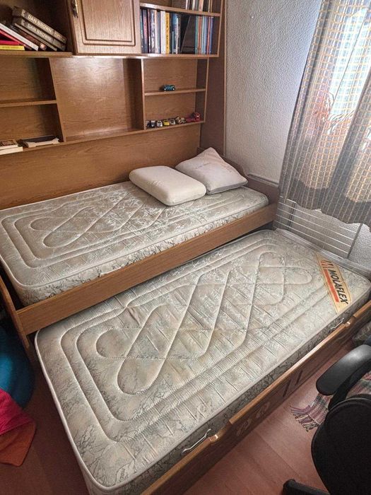 Conjunto cama dupla e estantes