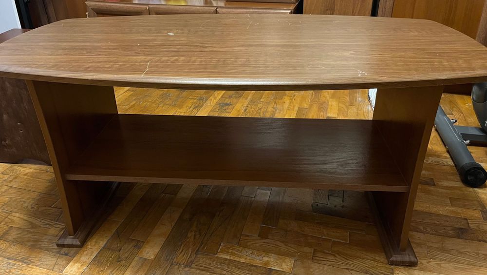 Столик низький для вітальні, 400 грн.