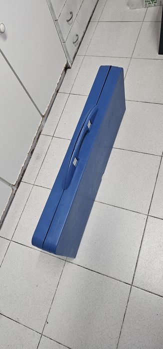 Mesa de Campismo Dobrável Portátil (Estilo Mala) com 4 Bancos – Azul