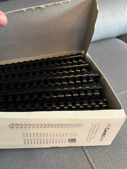 Grzbiety do bindowania plastikowe A4 12mm czarne GBC CombBind
