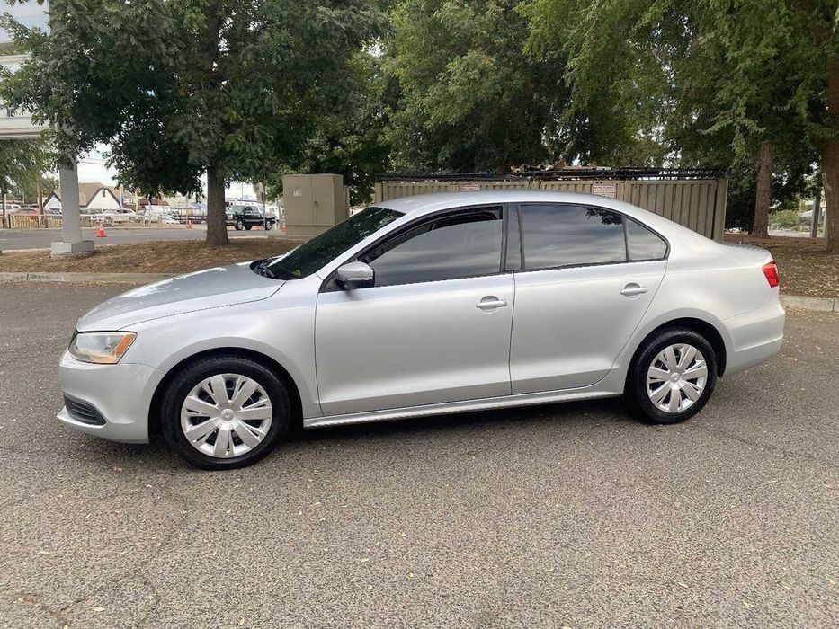 Volkswagen Jetta      2013
