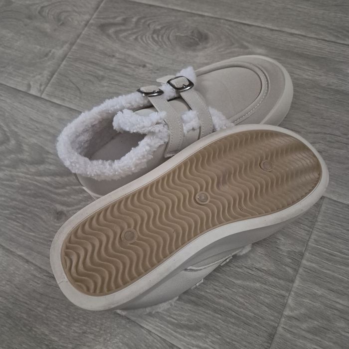 Кеди, угги, ботінки, взуття, лофери, хайтопи, черевики.