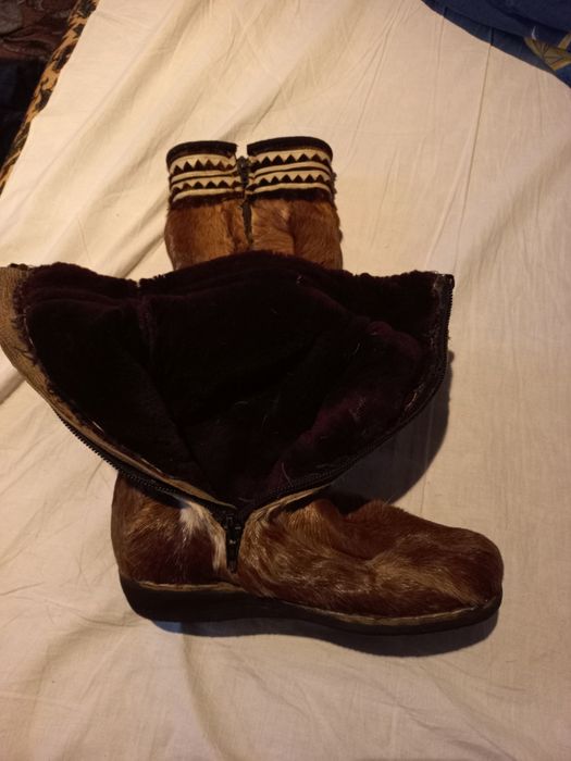 Продам унты женские