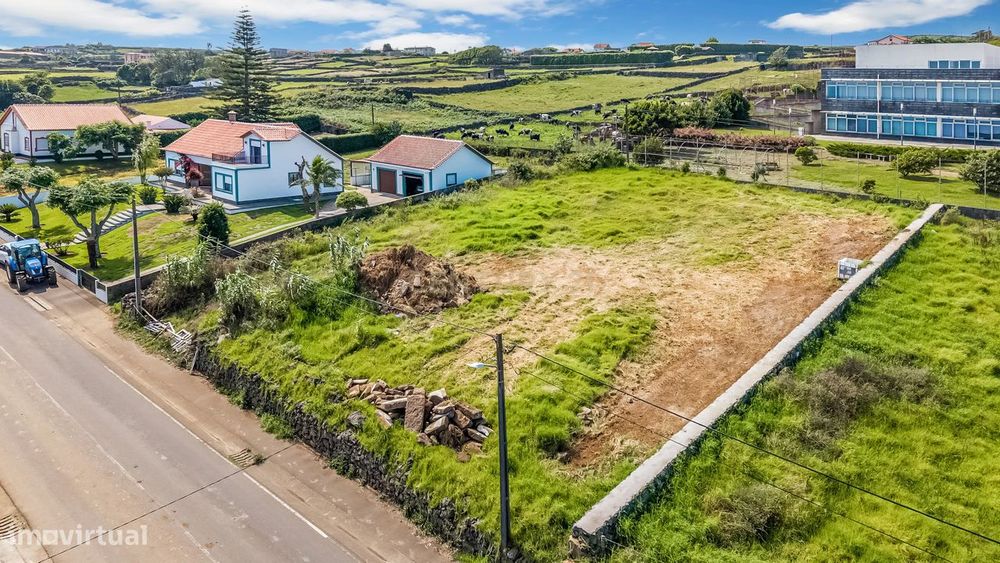 Terreno Urbanizável com Vista Mar na Vila de São Sebastião
