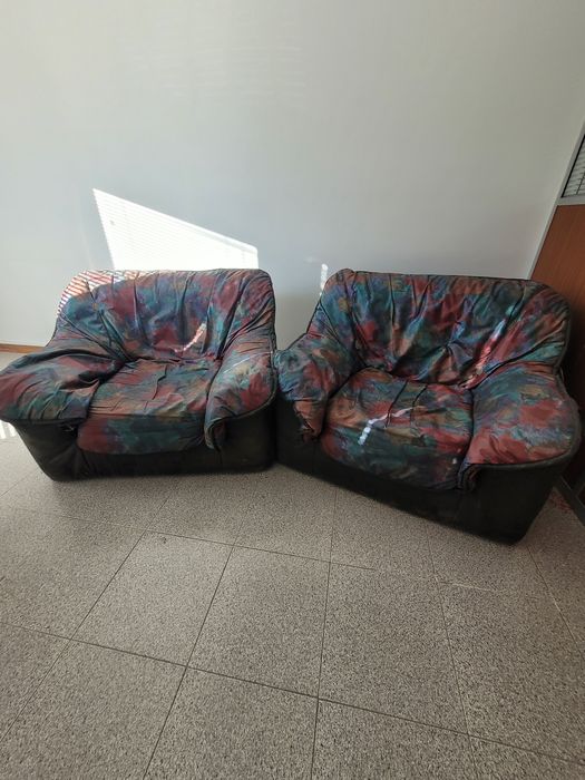 Dois Sofás Individuais em.tecido lavavel