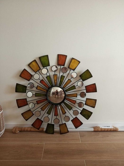 Escultura em metal pintado