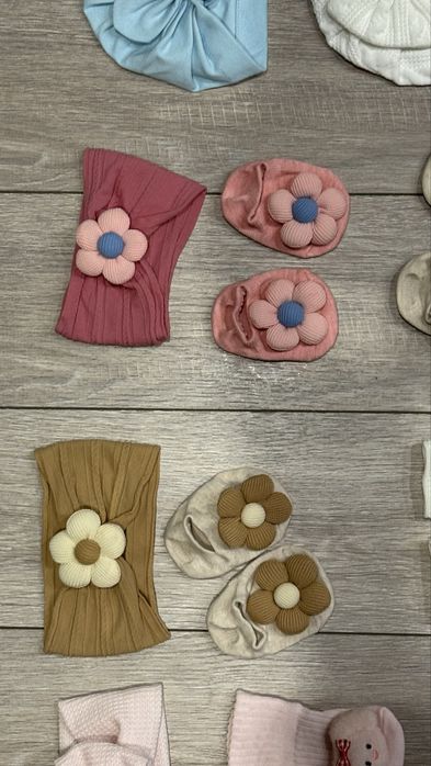 Повязка на голову, пінетки, топіки, шапочки на дівчинку 0-12 місяців