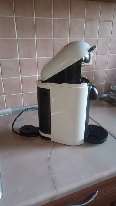Кофемашина капсульная NESPRESSO VertuoPlus GCB2