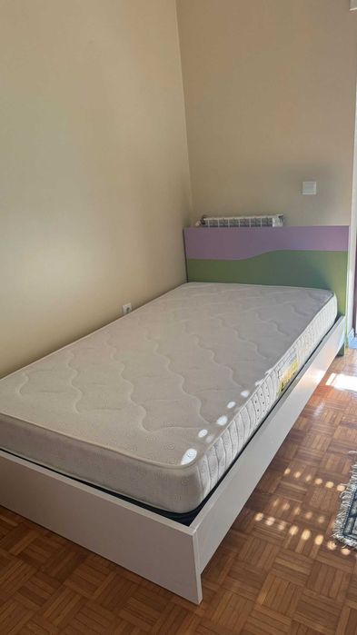 cama + colchão + mesa cabeceira