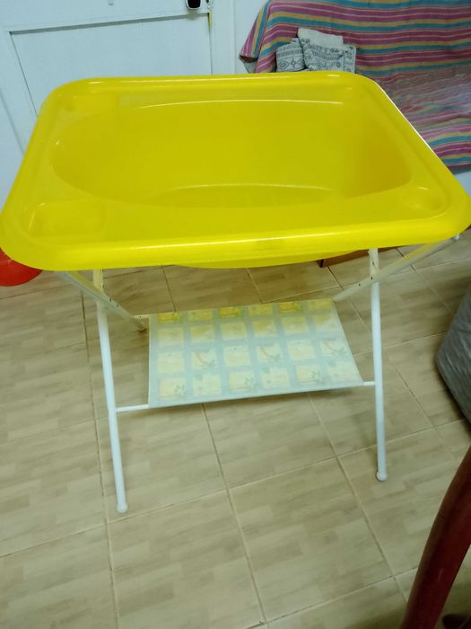 Berço com colchao e banhheira  suporte