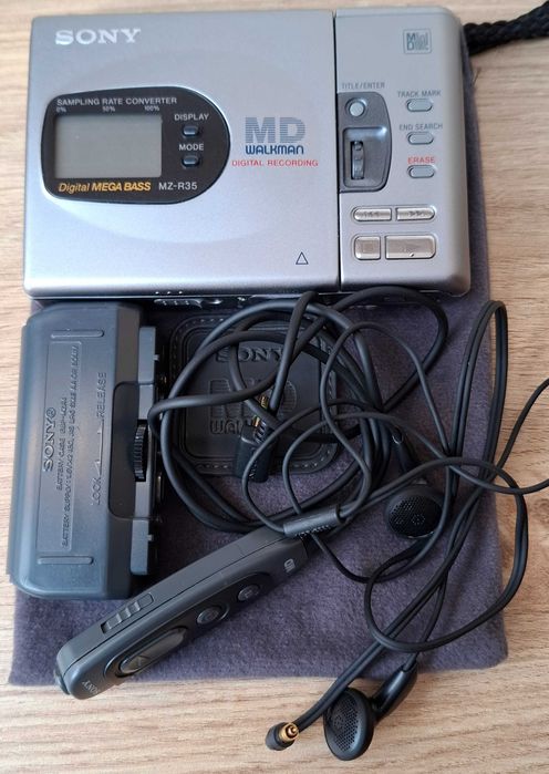 Sony MZ-R35 + akcesoria