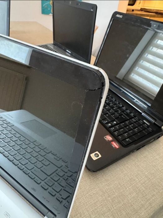 5 Laptops defeituosos (HP, Asus, Sony Vaio, Medion, Dell).
