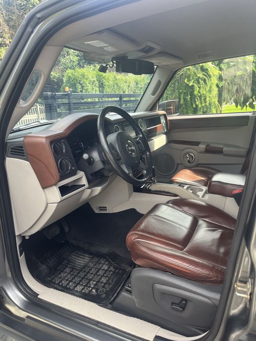 Jeep Commander.