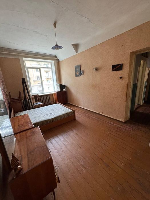 Продаж трикімнатної квартири в смт. Озерне