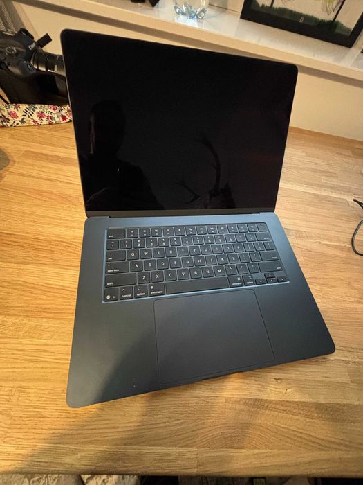 MacBook Air 15,3"