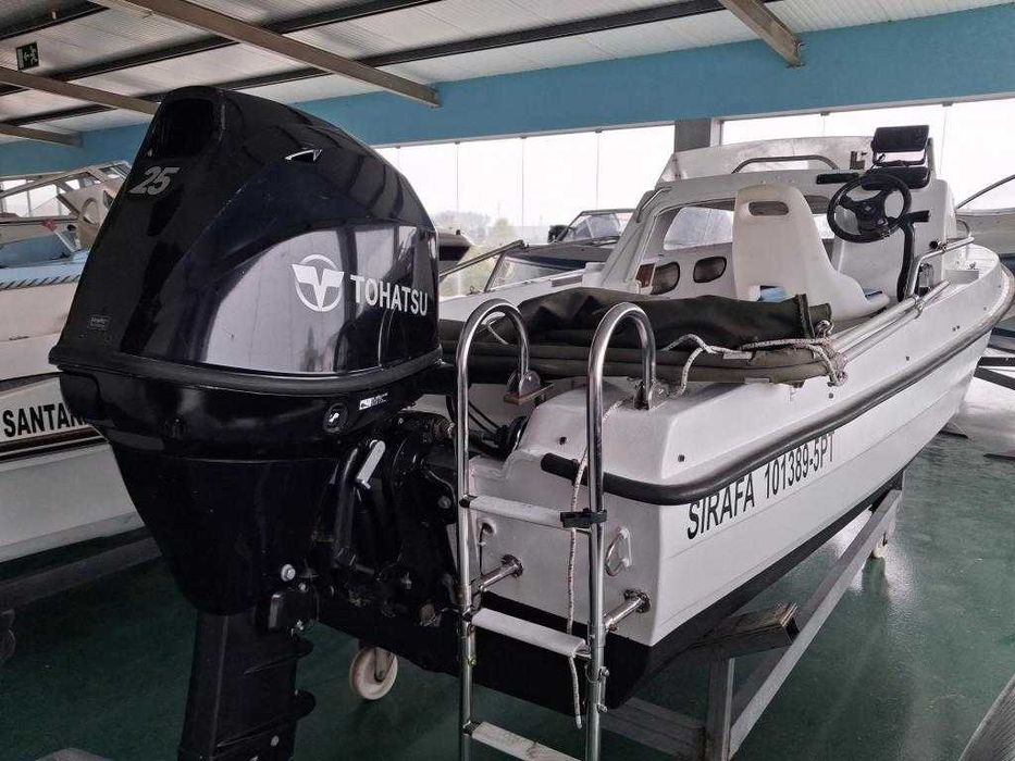 Barco OBE 4.70 com o motor TOHATSU 25HP  com trime 4T.