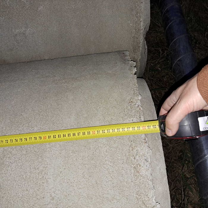 4 kanały betonowe o wysokość 1m. Śr. zew. 64 cm, śr. wew. 47.5cm