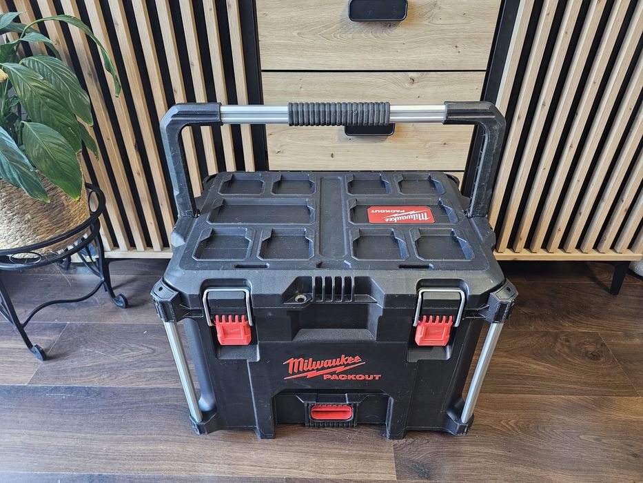 Skrzynia Milwaukee Packout XL z rączką od Packout Box 2 (FPS55)
