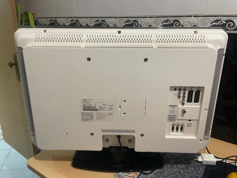 Vendo televisão Philips 32polegadas com comando
