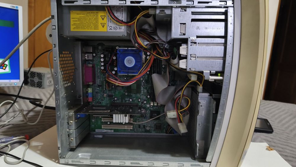 Retro Compaq Computer446078354751508484