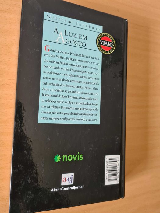 Livro "A Luz em Agosto" de William Faulkner