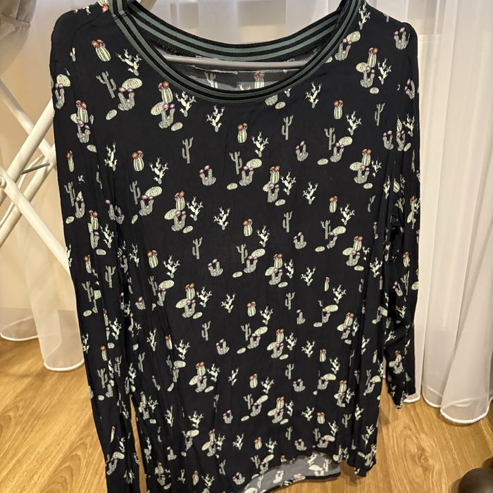 Модна стильна блуза в кактуси