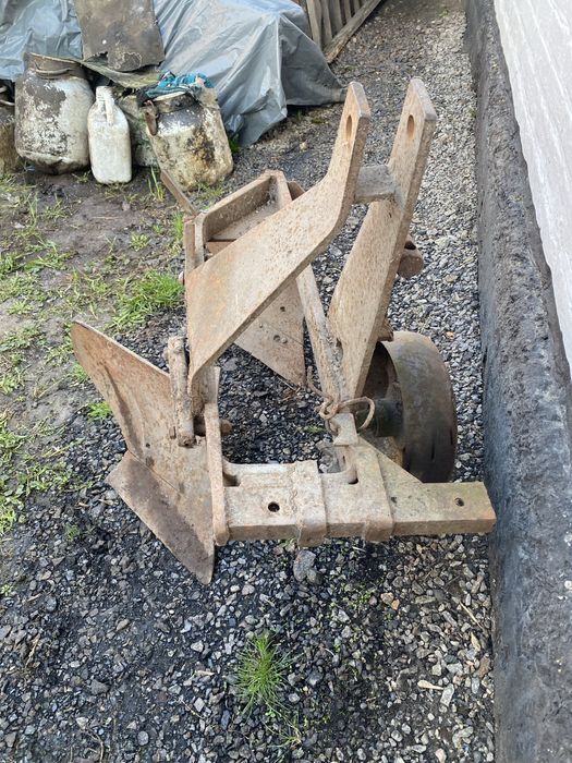 Плуг 2 корпусний