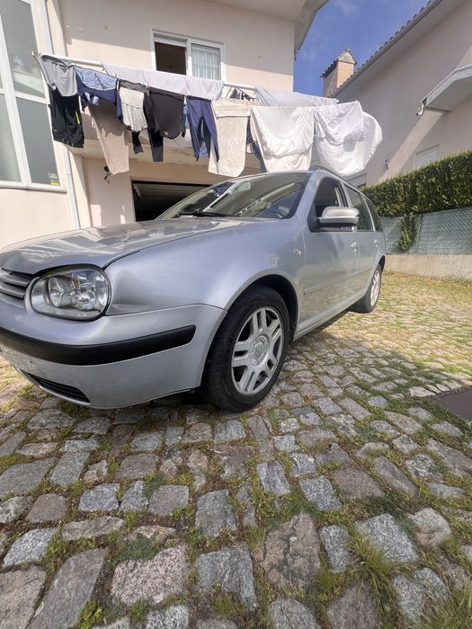 Viatura Golf carrinha de 5 lugares
