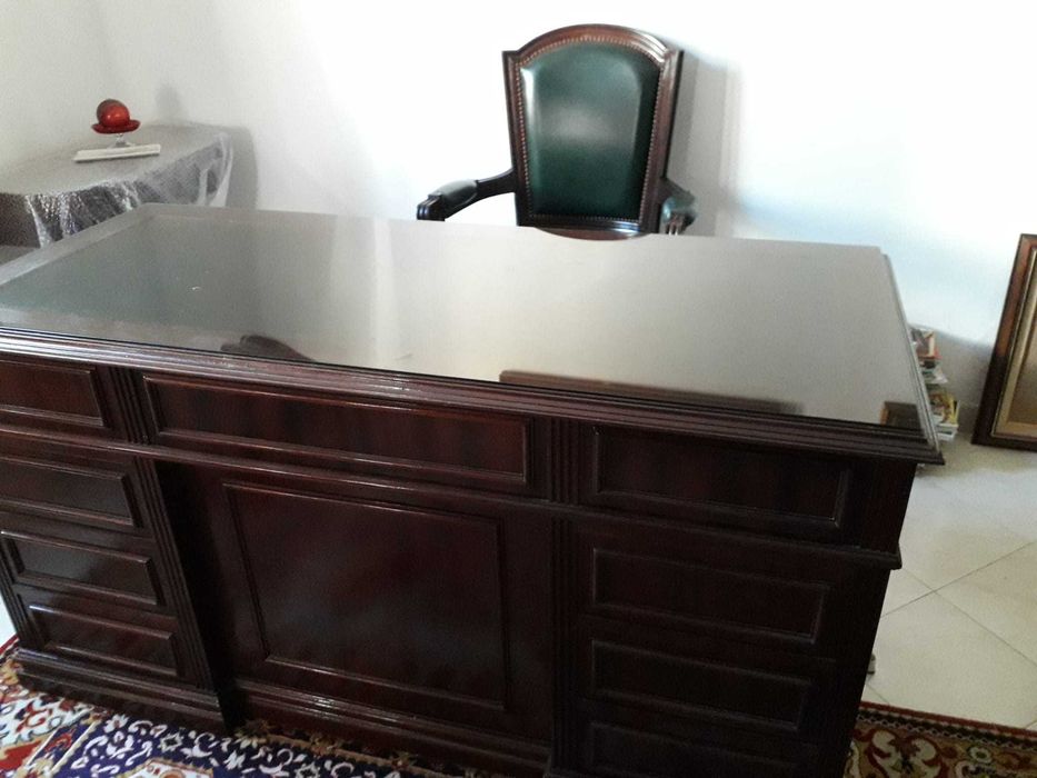 Mobiliário de Escritório em Mogno