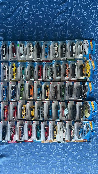 Lote de 50 Hot Wheels Mainline (2019–2022)
