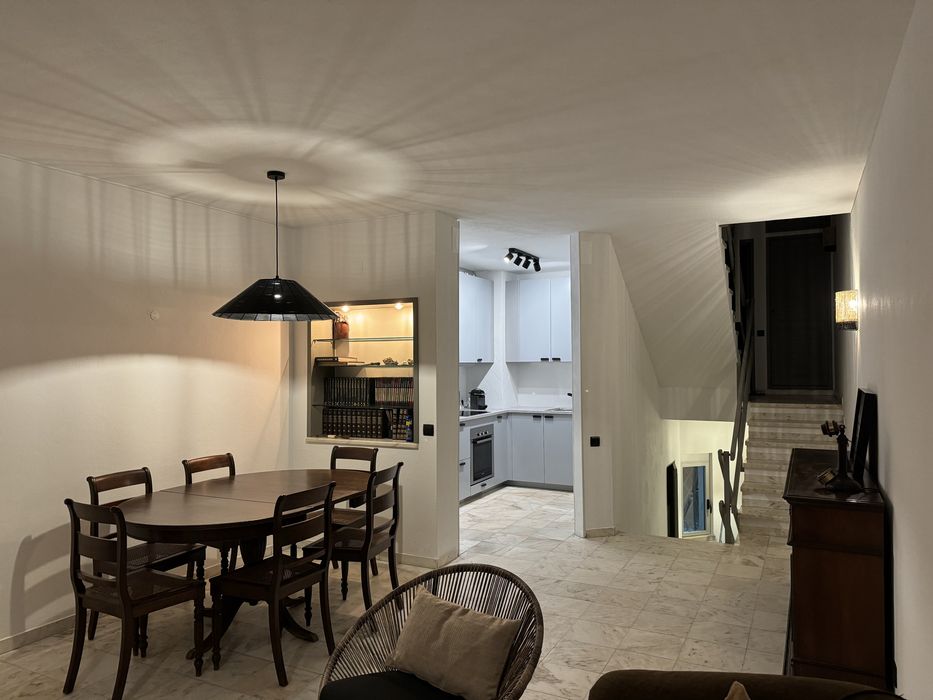 Mesa de jantar extensivel em madeira maciça (numerada)