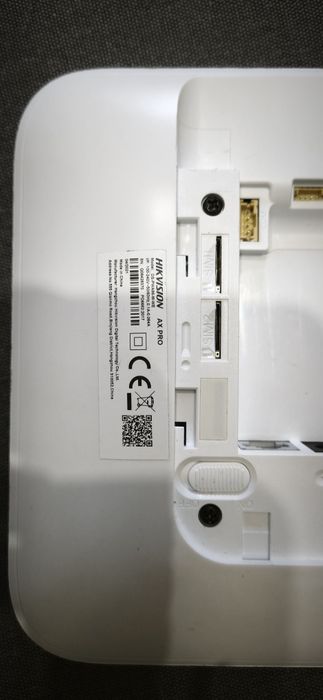 Alarme Hikvision de 96 zonas com 3PIR com câmara, 1 teclado e 1 sirene.