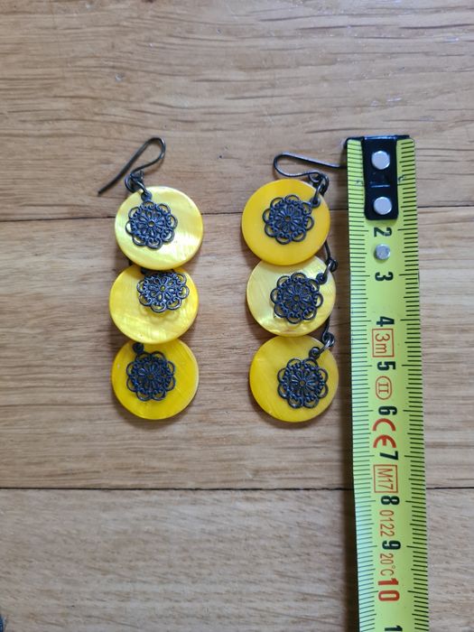 Ciemnożółte kolczyki i naszyjnik