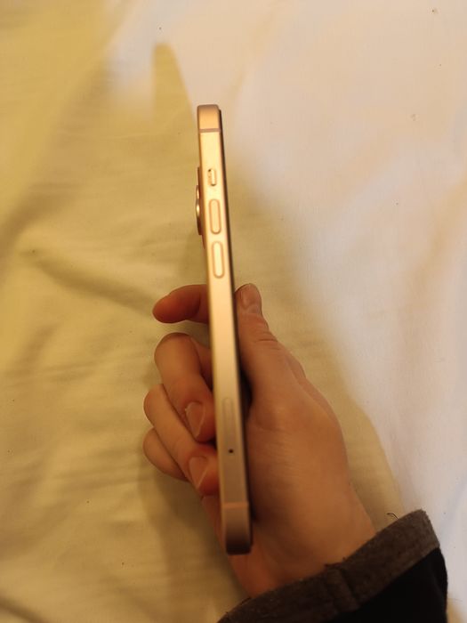 Iphone 15 рожевий