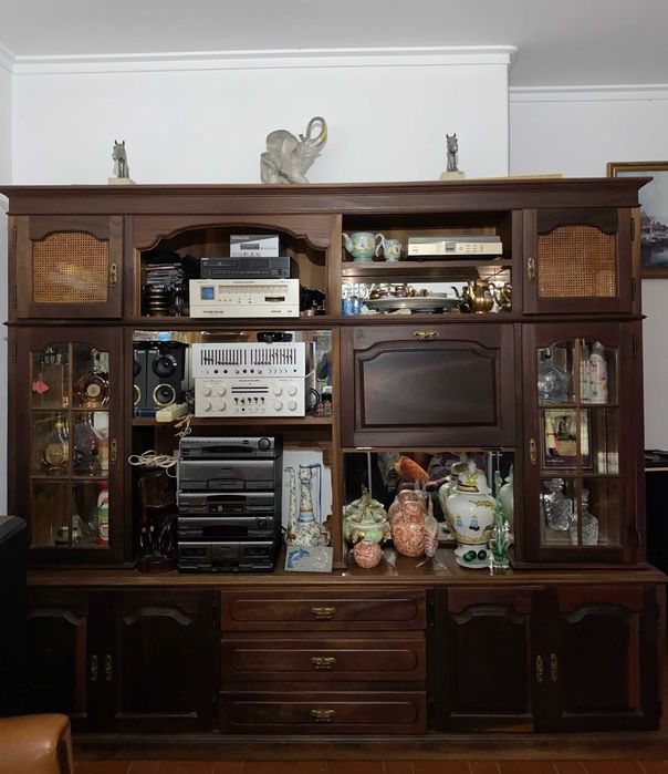 Bela Estante/Móvel/Antiguidade/Vitrine/Louceiro/Garrafeiro. Castanho