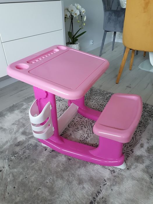 Stolik kreatywny z siedziskiem dla dzieci