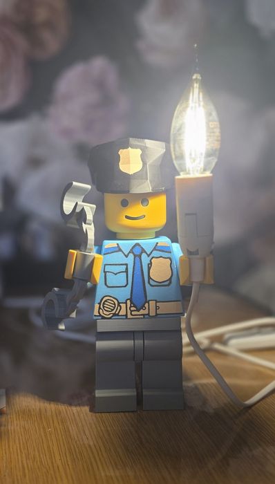 Lampka z figurka w stylu lego