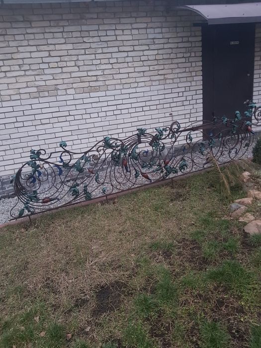 Забор из металла кованый.