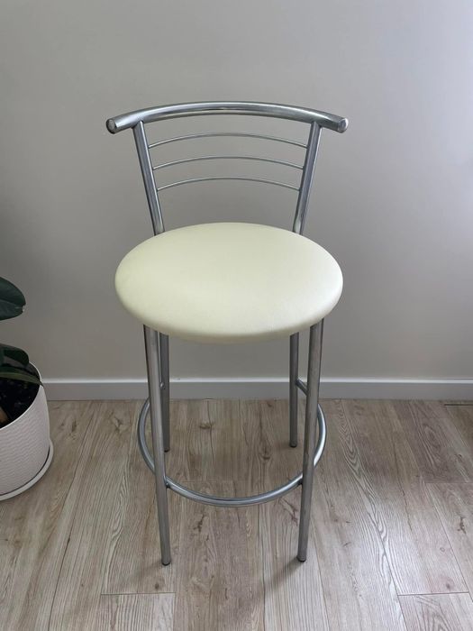 Нові барні стільці