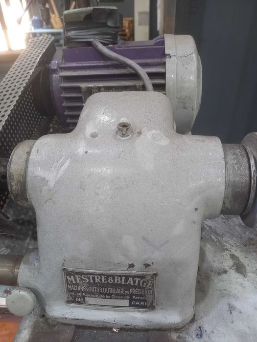 Máquina Antiga de Afiar Ferramentas