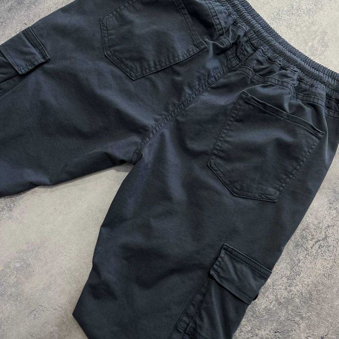 Сірі чолвоічі штани карго Stone Island