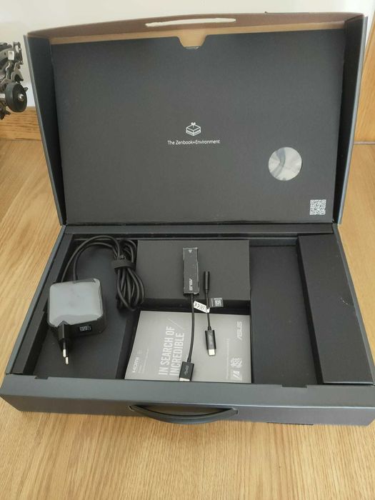 ASUS ZenBook 14 - como Novo - sem uso/caixa/com garantia