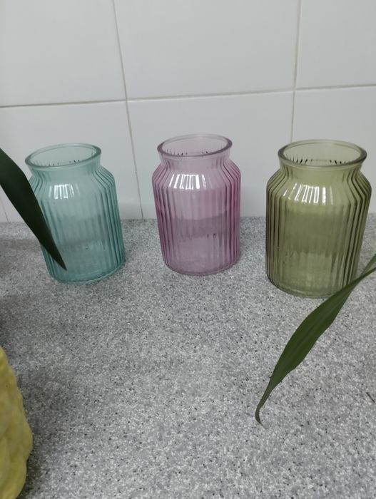 Vasos em loiça e vidro decorativo