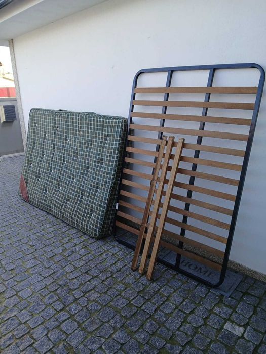 Cama em madeira maciça